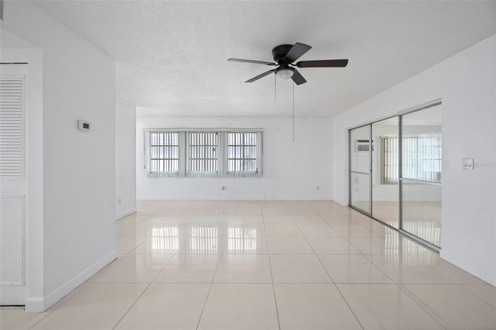 En Venta: $224,995 (2 camas, 2 baños, 1268 Pies cuadrados)