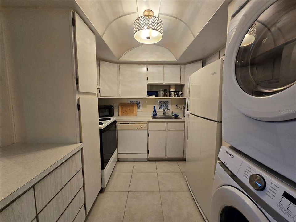 For Sale: $132,000 (2 beds, 1 baths, 1054 Square Feet)