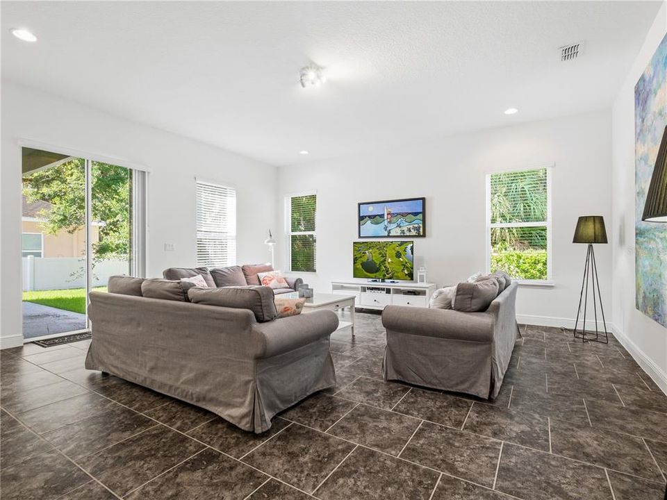 For Sale: $539,000 (4 beds, 2 baths, 2492 Square Feet)