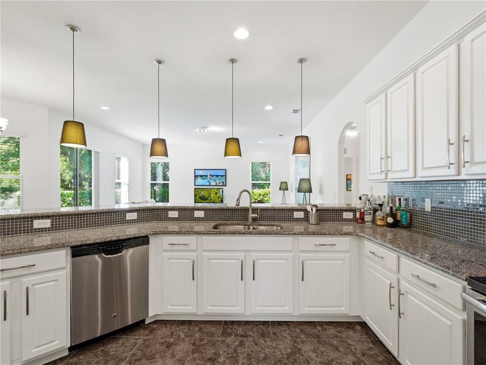 For Sale: $539,000 (4 beds, 2 baths, 2492 Square Feet)