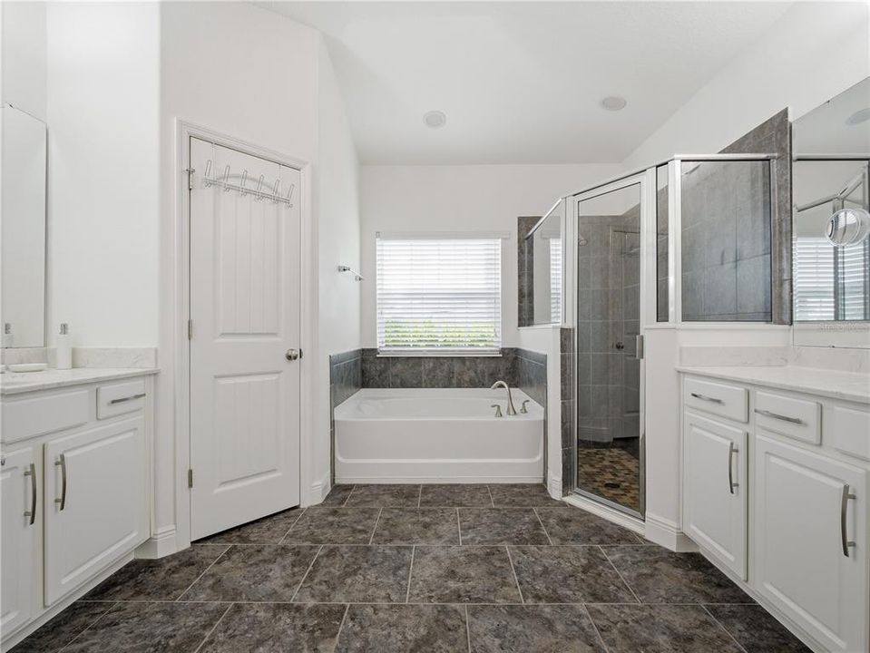 For Sale: $539,000 (4 beds, 2 baths, 2492 Square Feet)