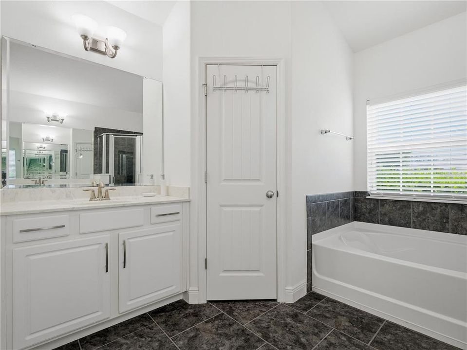 For Sale: $539,000 (4 beds, 2 baths, 2492 Square Feet)