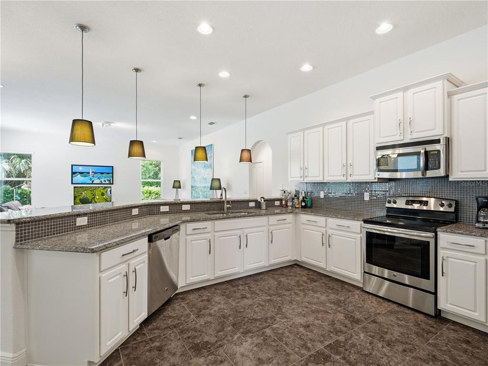 For Sale: $539,000 (4 beds, 2 baths, 2492 Square Feet)