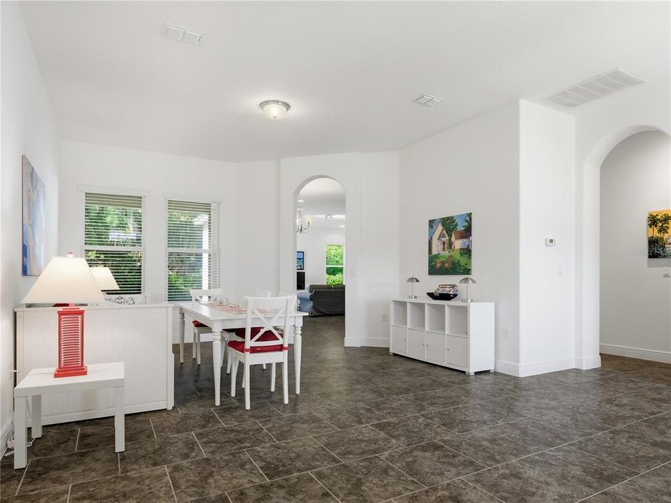 For Sale: $539,000 (4 beds, 2 baths, 2492 Square Feet)