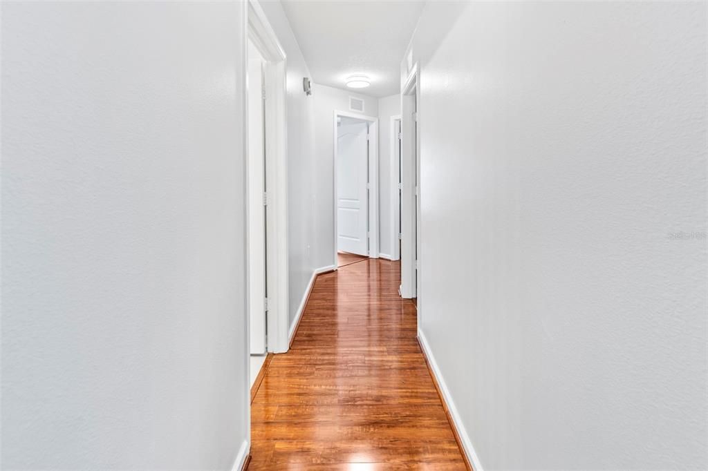 На продажу: $399,000 (4 спален, 2 ванн, 1956 Квадратных фут)