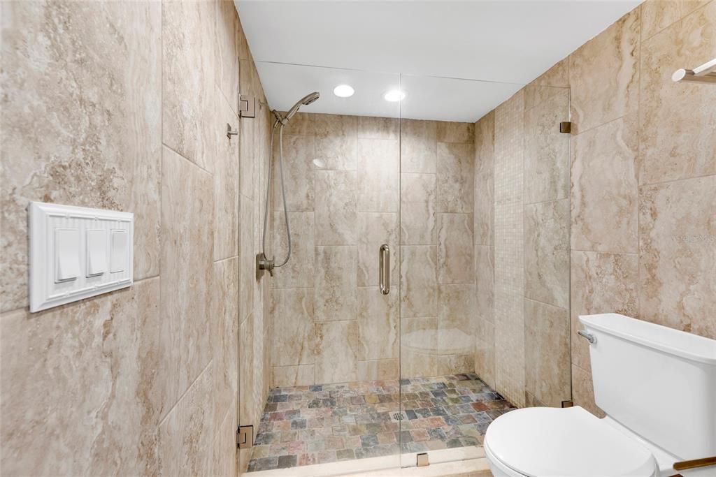 For Rent: $2,750 (2 beds, 2 baths, 1173 Square Feet)