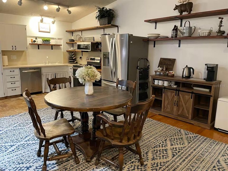 : $525,000 (4 спален, 4 ванн, 1944 Квадратных фут)