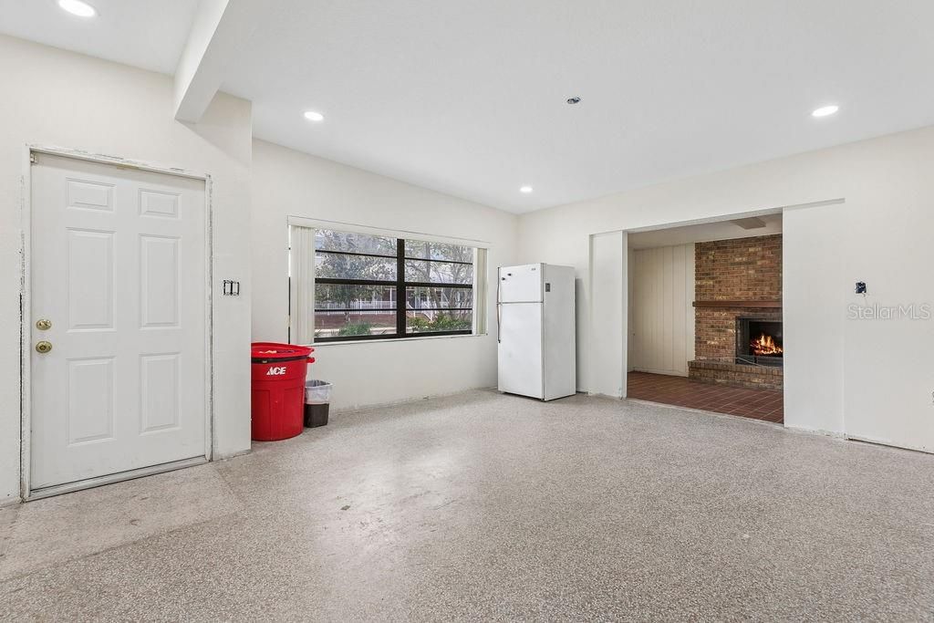 For Sale: $274,900 (3 beds, 2 baths, 1277 Square Feet)