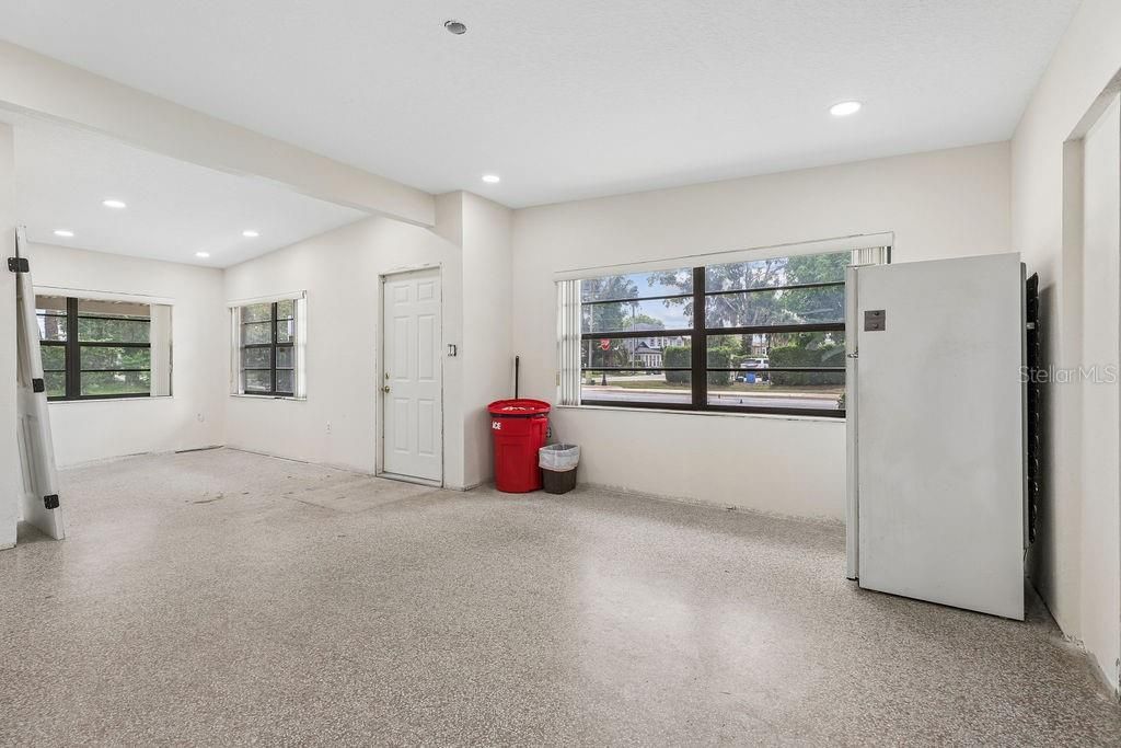 For Sale: $274,900 (3 beds, 2 baths, 1277 Square Feet)