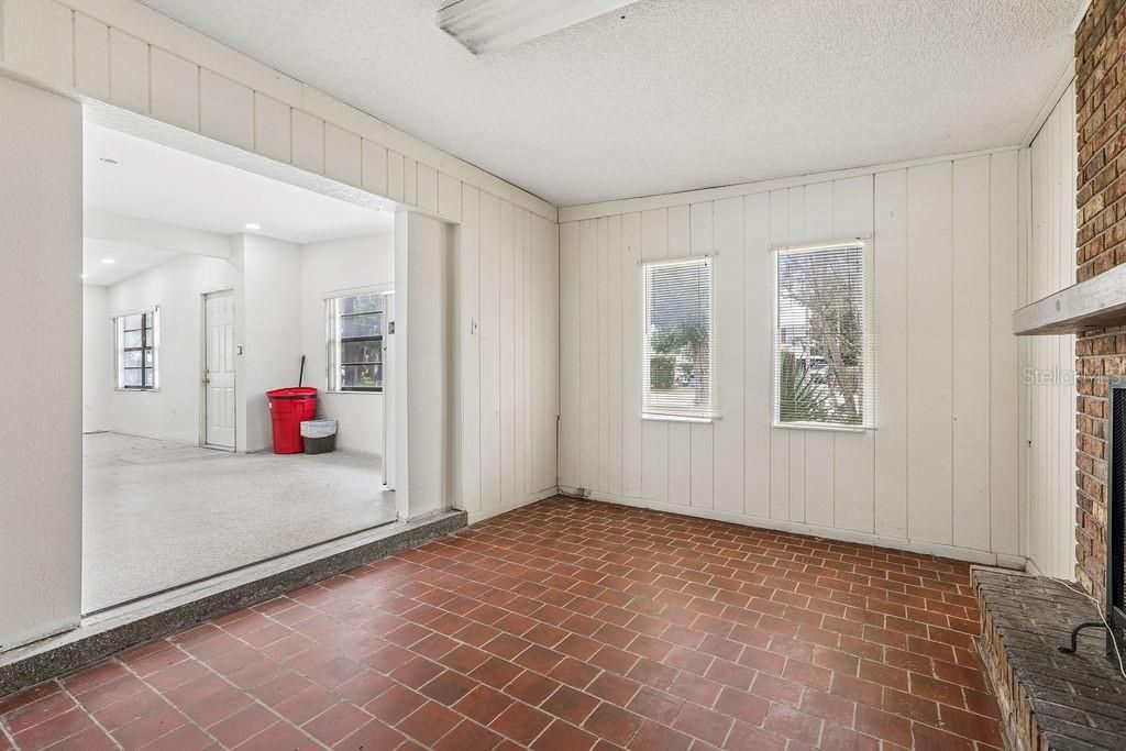 For Sale: $274,900 (3 beds, 2 baths, 1277 Square Feet)