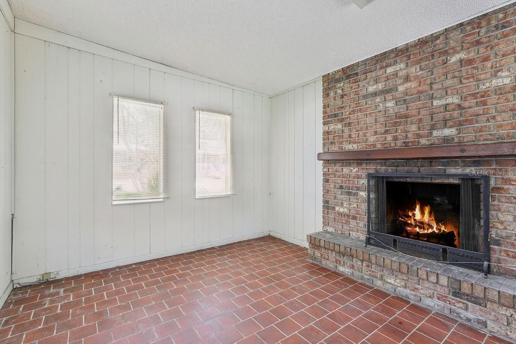 For Sale: $274,900 (3 beds, 2 baths, 1277 Square Feet)