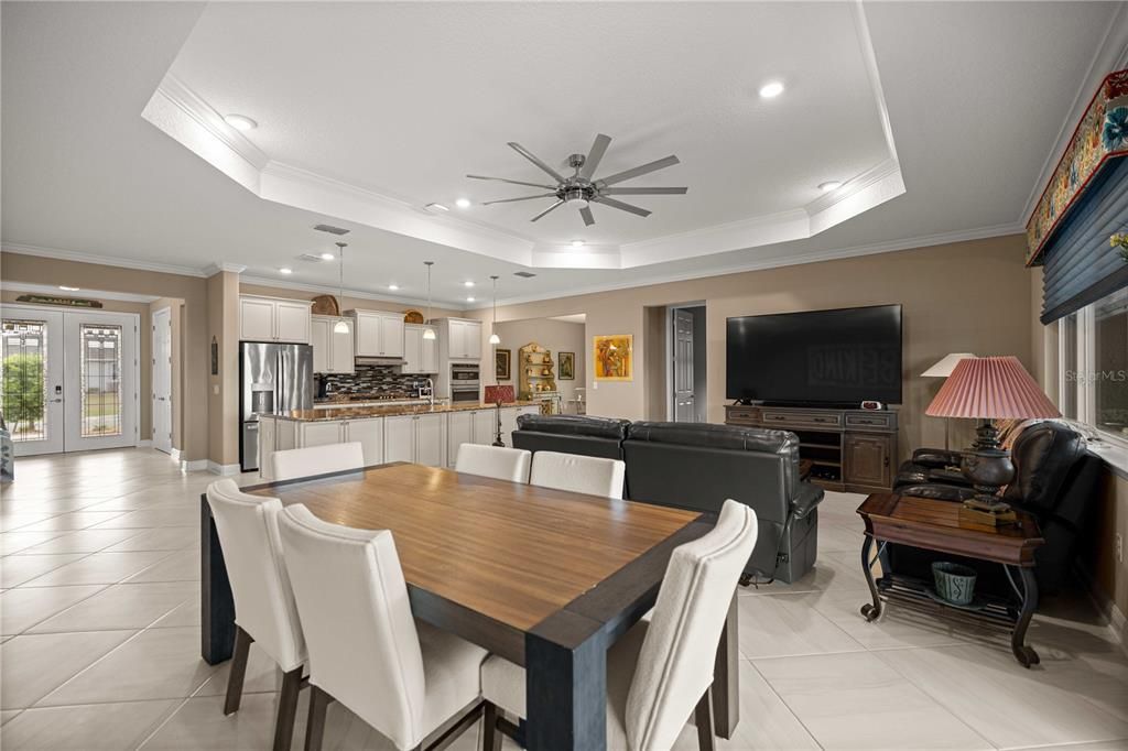 En Venta: $740,430 (3 camas, 3 baños, 2815 Pies cuadrados)