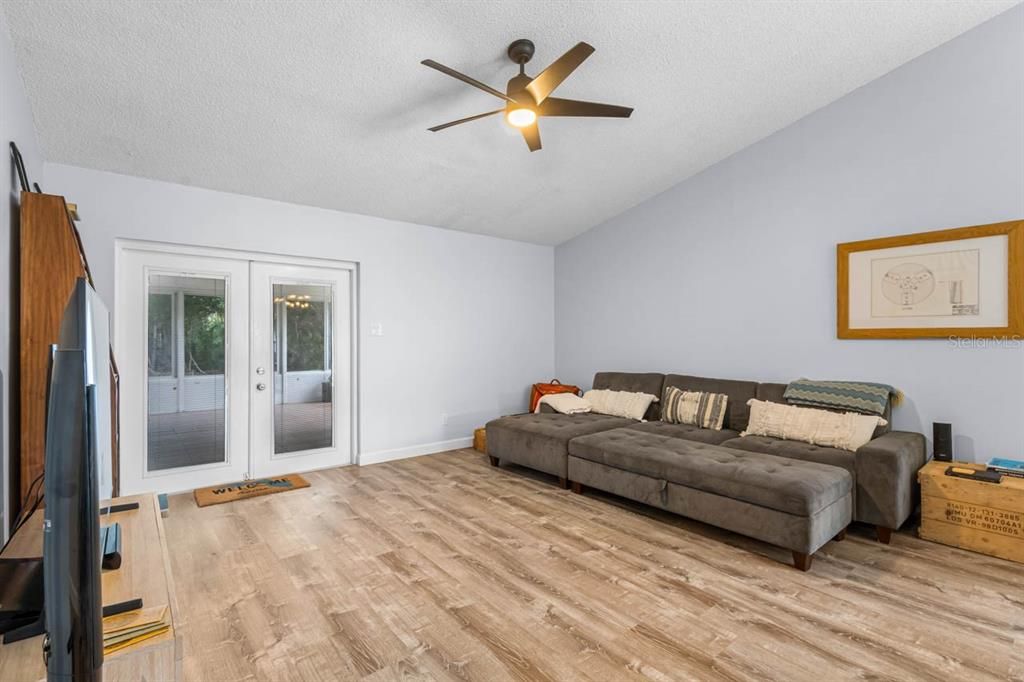 For Sale: $339,000 (3 beds, 2 baths, 1988 Square Feet)