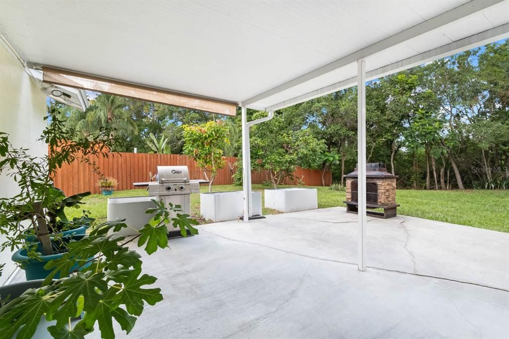 For Sale: $339,000 (3 beds, 2 baths, 1988 Square Feet)