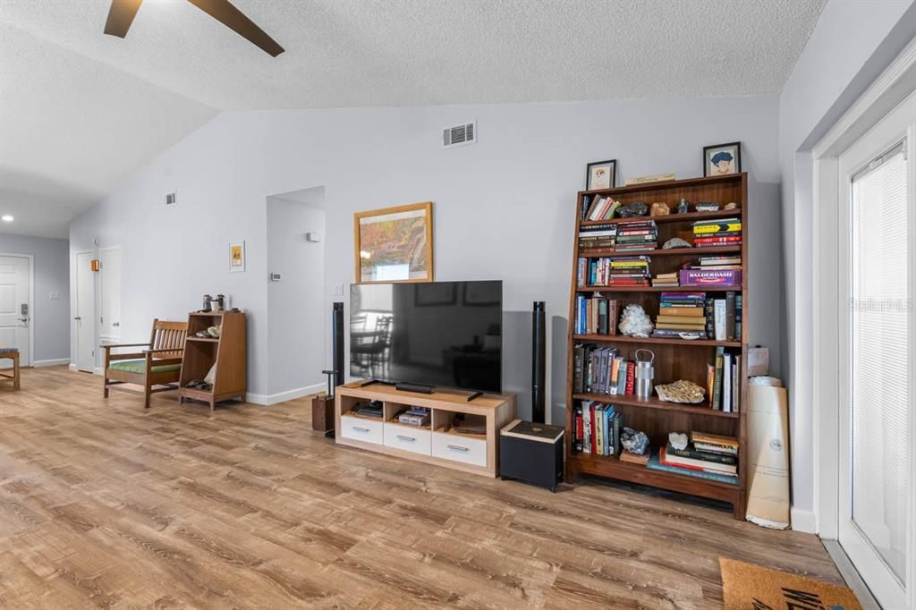 For Sale: $339,000 (3 beds, 2 baths, 1988 Square Feet)