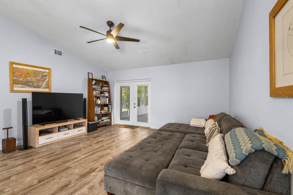 For Sale: $339,000 (3 beds, 2 baths, 1988 Square Feet)