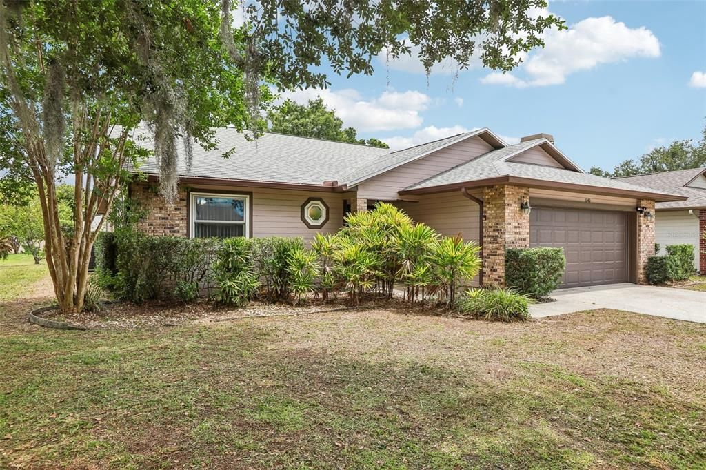 For Sale: $305,000 (2 beds, 2 baths, 1570 Square Feet)