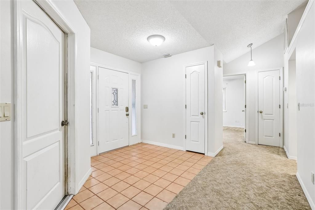For Sale: $305,000 (2 beds, 2 baths, 1570 Square Feet)