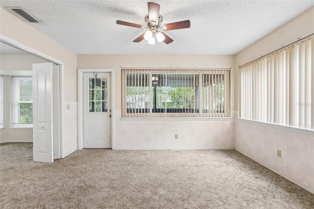 For Sale: $305,000 (2 beds, 2 baths, 1570 Square Feet)