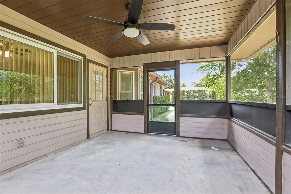 For Sale: $305,000 (2 beds, 2 baths, 1570 Square Feet)