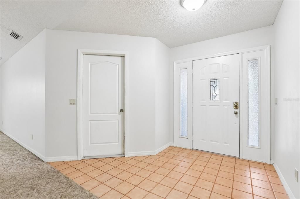 For Sale: $305,000 (2 beds, 2 baths, 1570 Square Feet)