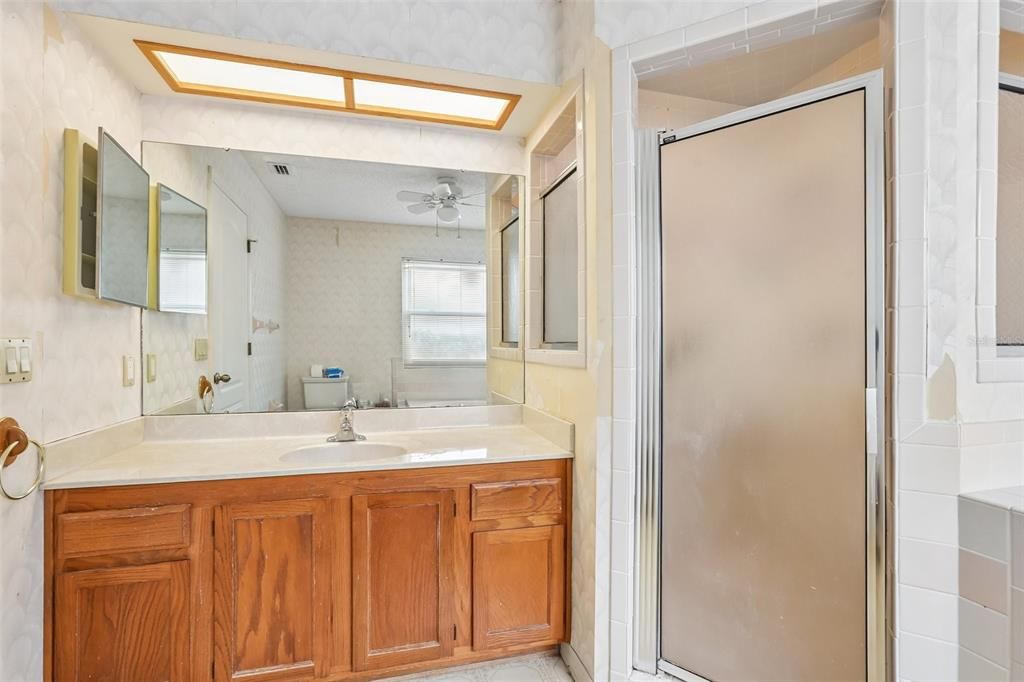 For Sale: $305,000 (2 beds, 2 baths, 1570 Square Feet)