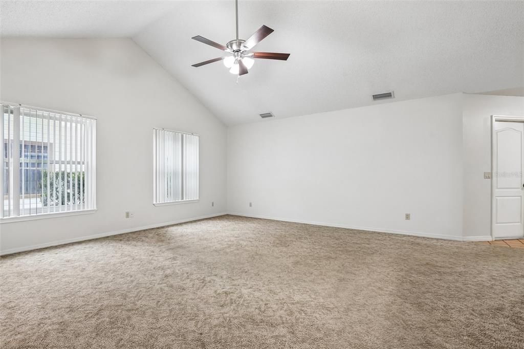 For Sale: $305,000 (2 beds, 2 baths, 1570 Square Feet)