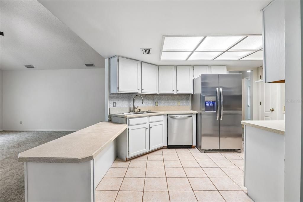 For Sale: $305,000 (2 beds, 2 baths, 1570 Square Feet)