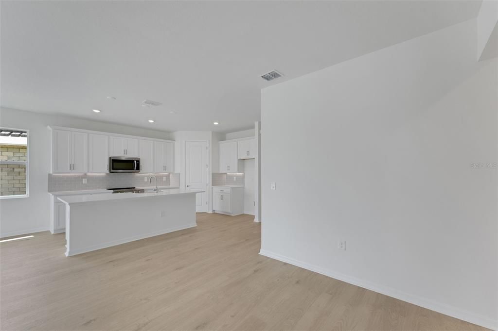 For Sale: $477,990 (3 beds, 3 baths, 1971 Square Feet)