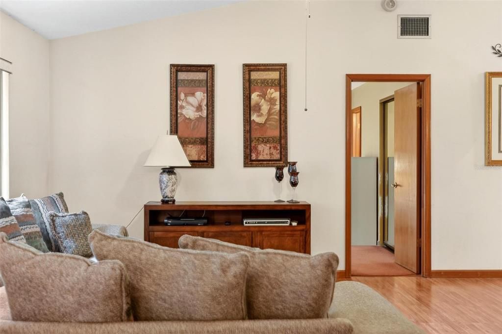 For Sale: $229,000 (3 beds, 2 baths, 1146 Square Feet)