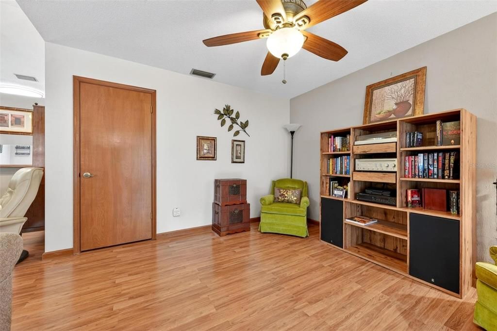 For Sale: $229,000 (3 beds, 2 baths, 1146 Square Feet)