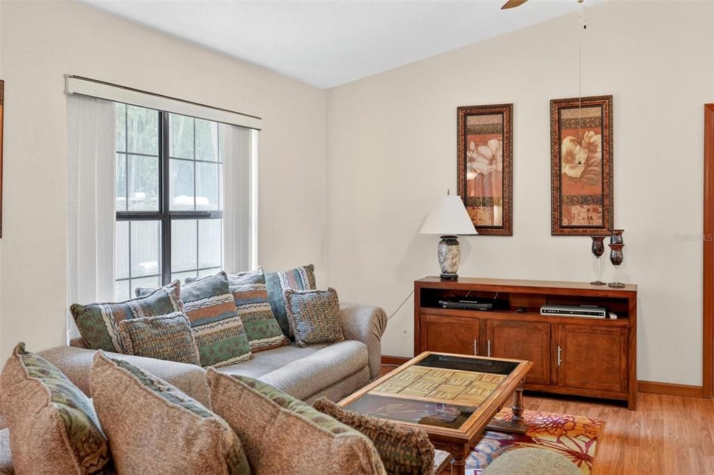 For Sale: $229,000 (3 beds, 2 baths, 1146 Square Feet)