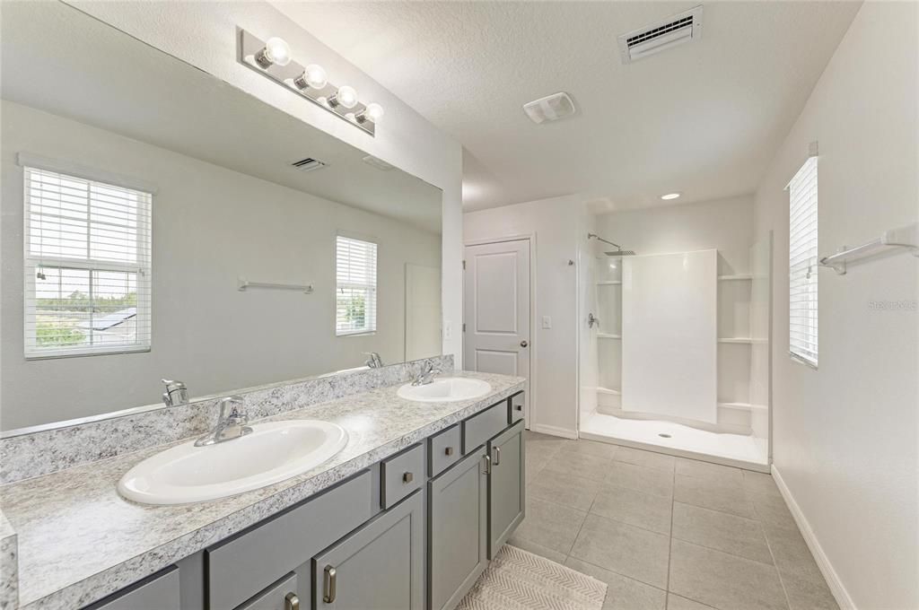 For Sale: $449,900 (4 beds, 2 baths, 2427 Square Feet)