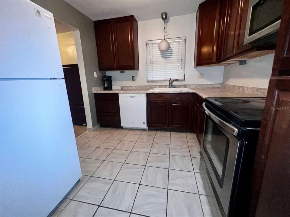 В аренду: $1,850 (3 спален, 1 ванн, 1014 Квадратных фут)