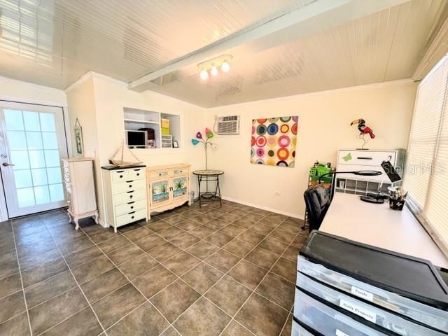 For Sale: $460,000 (2 beds, 2 baths, 1402 Square Feet)