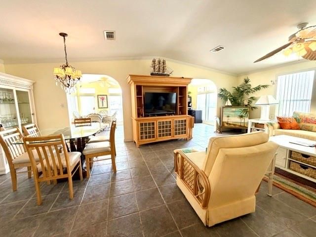 For Sale: $460,000 (2 beds, 2 baths, 1402 Square Feet)