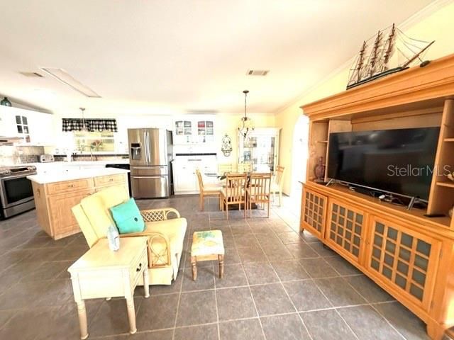 For Sale: $460,000 (2 beds, 2 baths, 1402 Square Feet)
