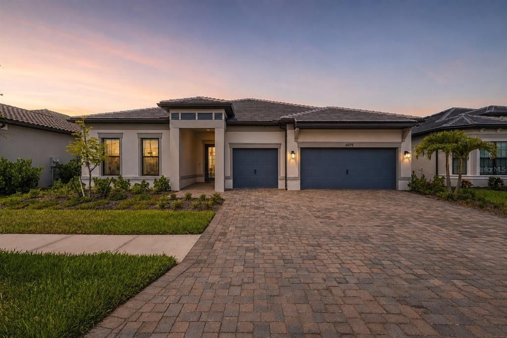For Sale: $1,115,000 (3 beds, 3 baths, 2808 Square Feet)