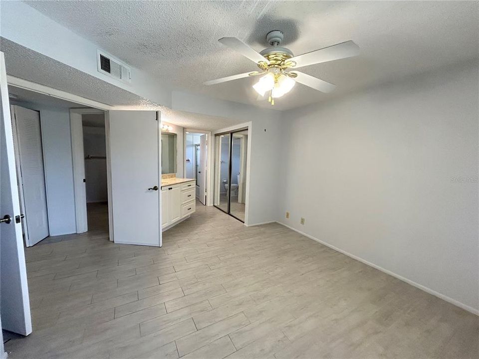For Sale: $125,000 (2 beds, 2 baths, 899 Square Feet)