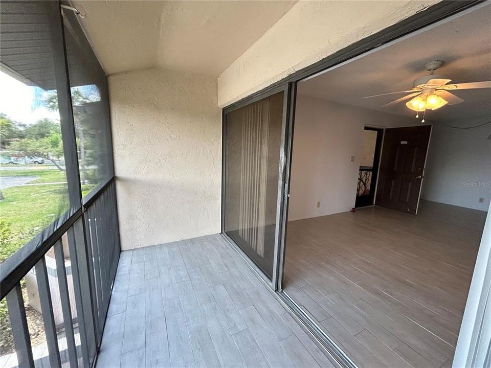 For Sale: $125,000 (2 beds, 2 baths, 899 Square Feet)
