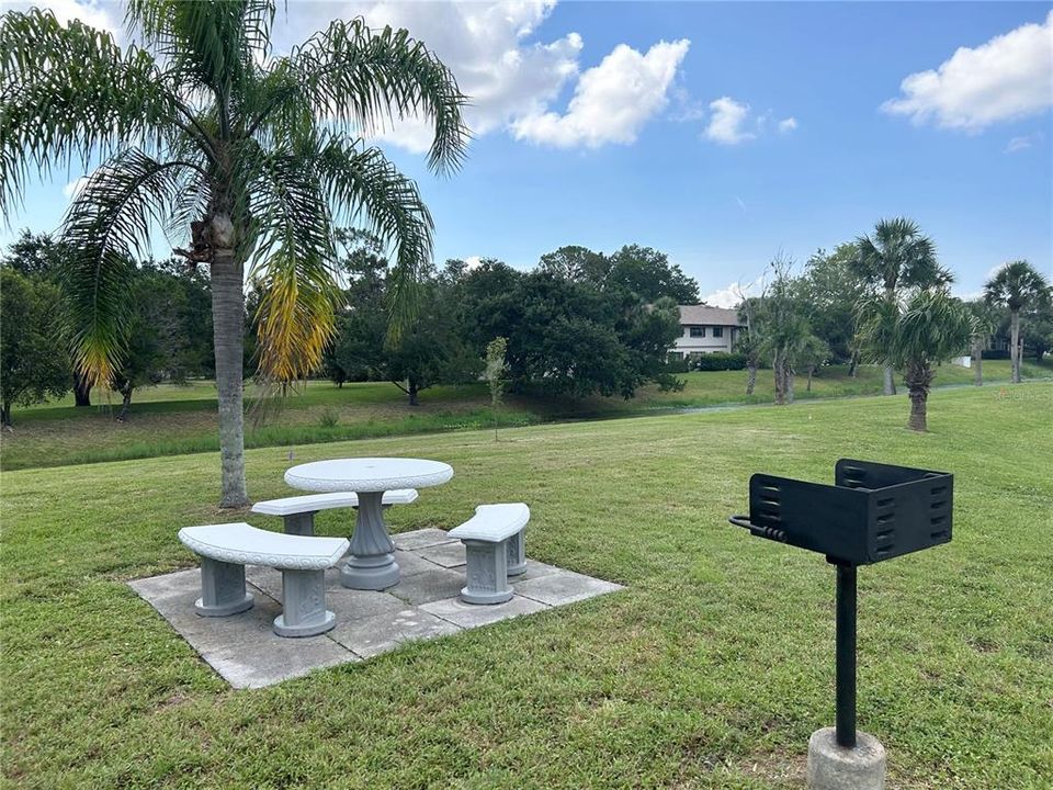 For Sale: $125,000 (2 beds, 2 baths, 899 Square Feet)