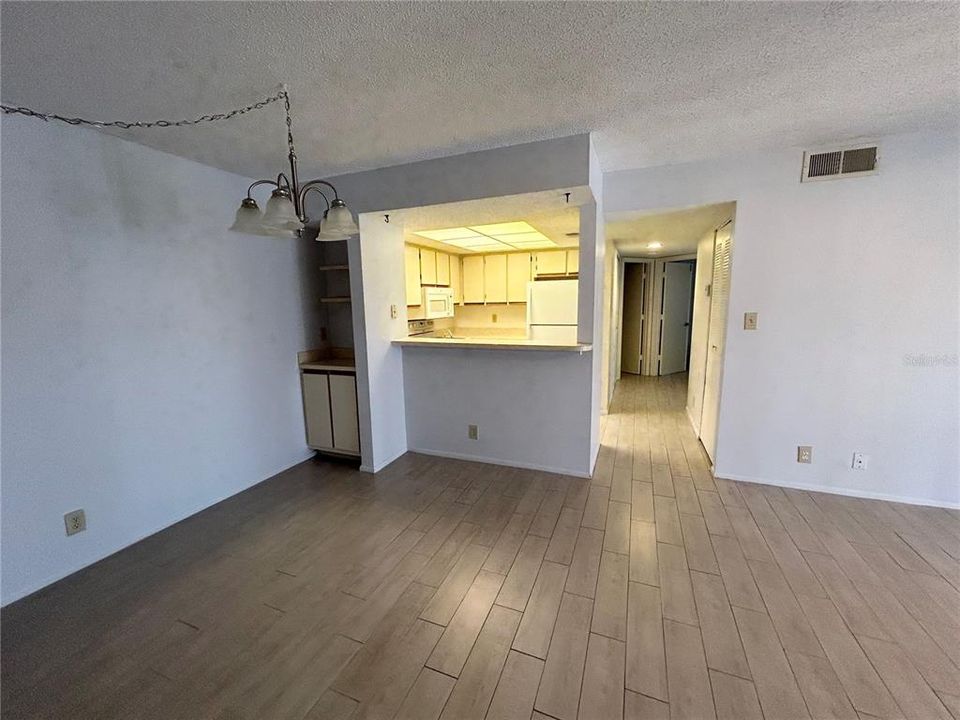 For Sale: $125,000 (2 beds, 2 baths, 899 Square Feet)