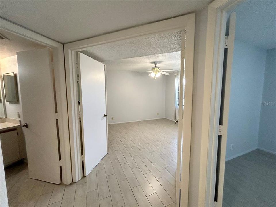 For Sale: $125,000 (2 beds, 2 baths, 899 Square Feet)