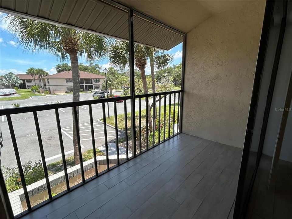 For Sale: $125,000 (2 beds, 2 baths, 899 Square Feet)
