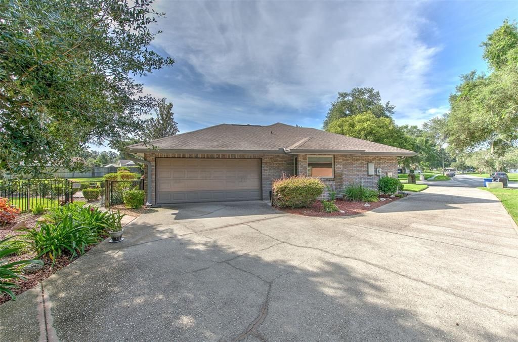 For Sale: $575,000 (4 beds, 2 baths, 2661 Square Feet)