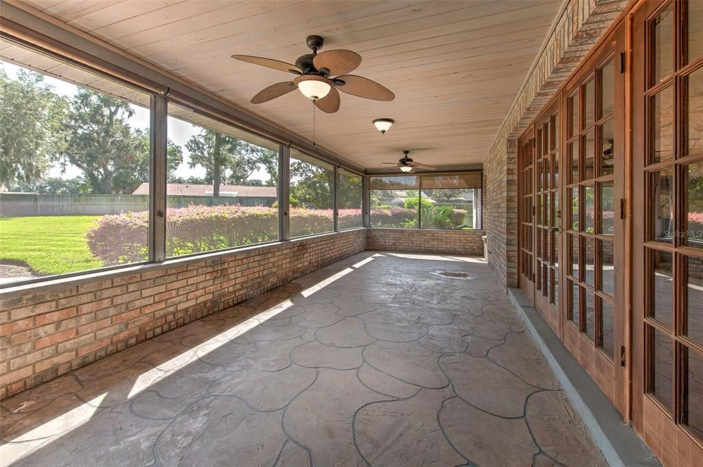 For Sale: $575,000 (4 beds, 2 baths, 2661 Square Feet)
