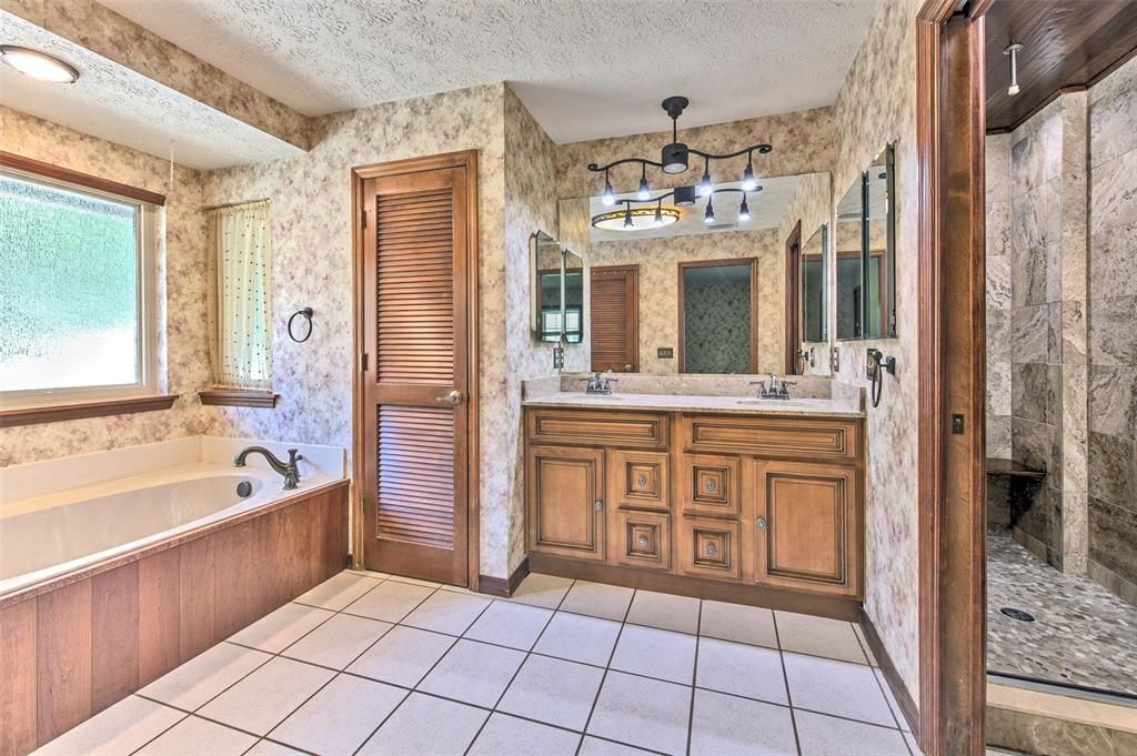 For Sale: $575,000 (4 beds, 2 baths, 2661 Square Feet)