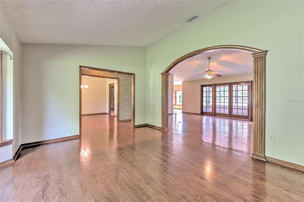For Sale: $575,000 (4 beds, 2 baths, 2661 Square Feet)