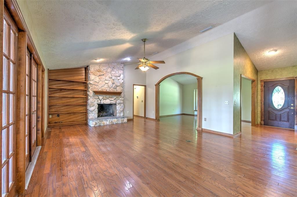 For Sale: $575,000 (4 beds, 2 baths, 2661 Square Feet)
