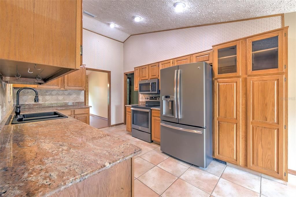 For Sale: $575,000 (4 beds, 2 baths, 2661 Square Feet)